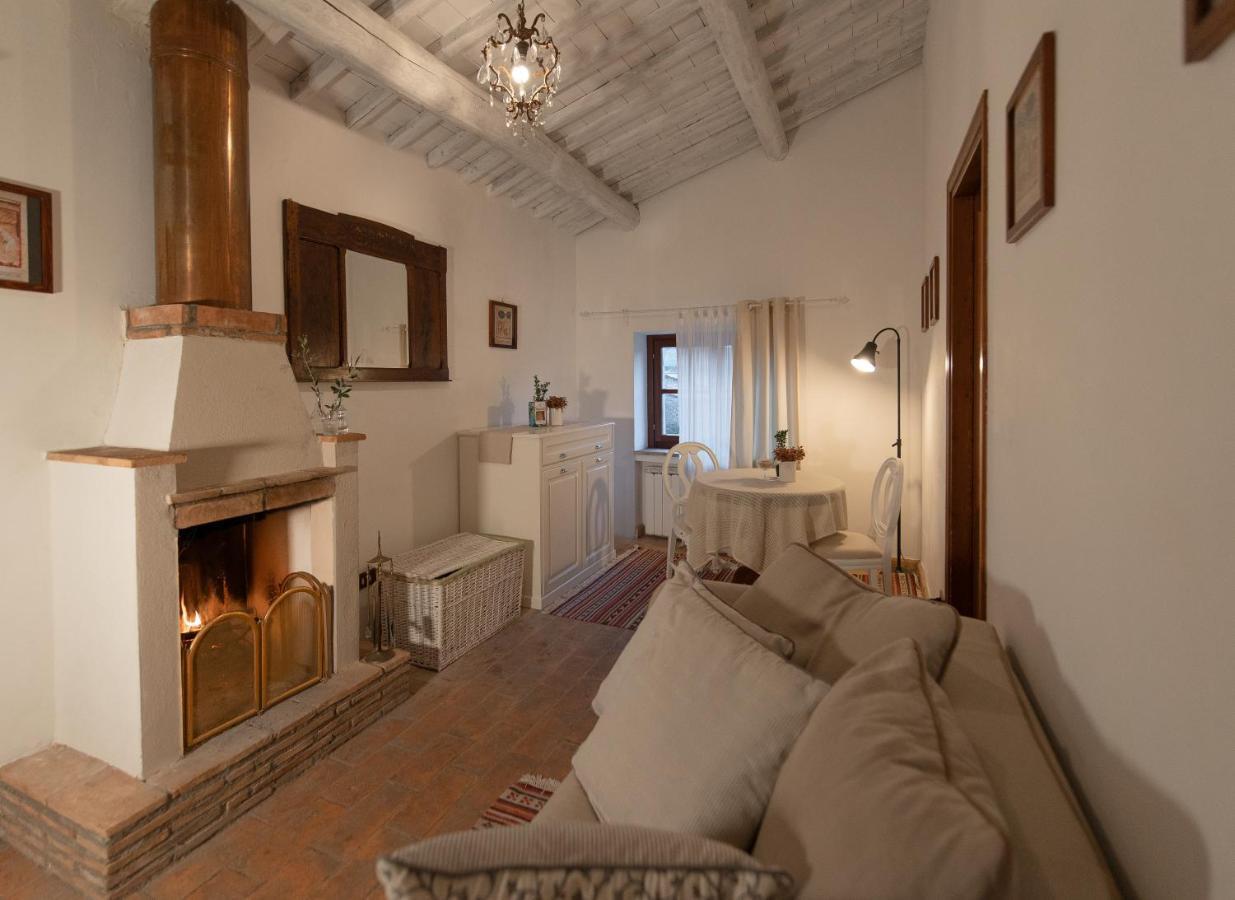 Agriturismo Borgo Di Campagna Il Tesoro Torre Alfina Luaran gambar